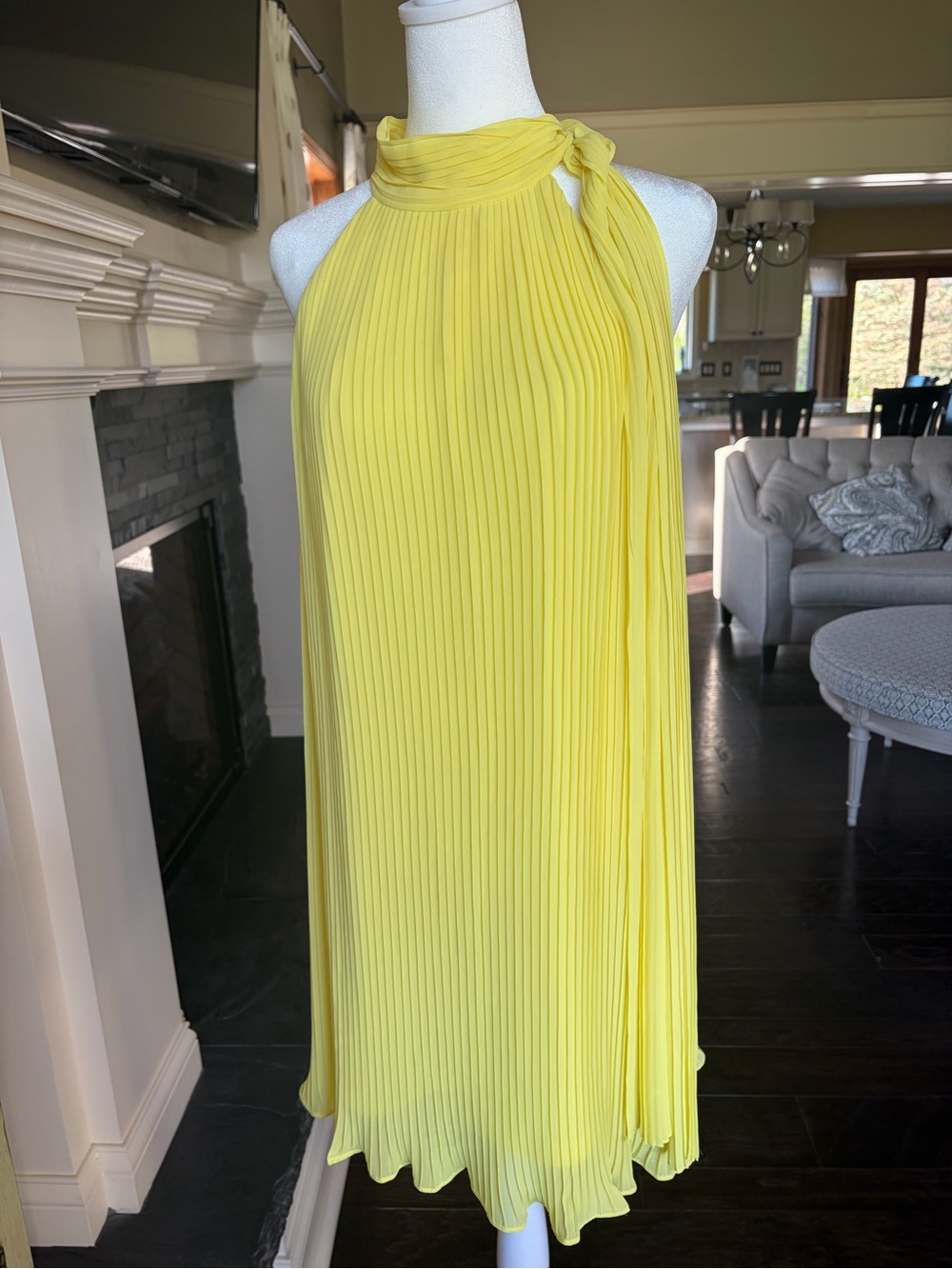 Oleg Cassini Vintage Sz 8 Yellow Pleated Sleeveless Tie Neck Cocktail Dress - Picture 6 of 9